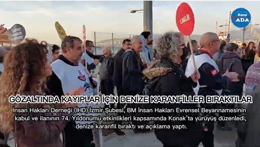 GÖZALTINDA KAYIPLAR İÇİN DENİZE KARANFİLLER BIRAKTILAR