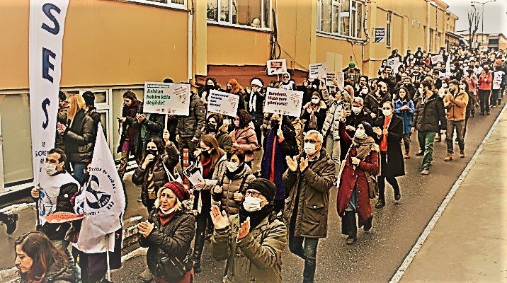 'Buradayız, hiçbir yere gitmiyoruz' 
